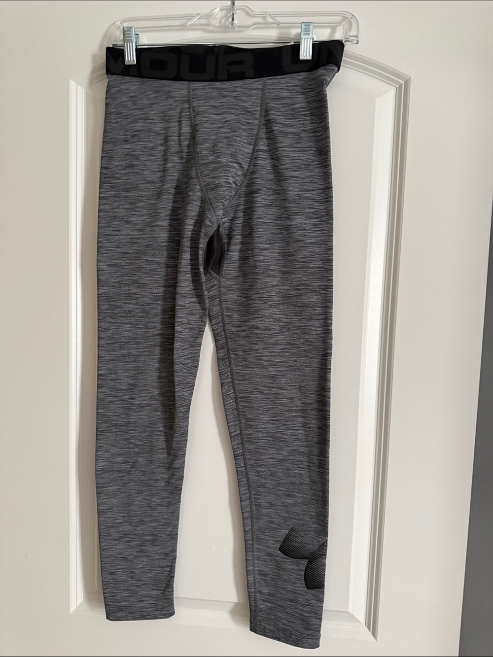 Boy’s Under Armour Gray Cold Gear Leggings